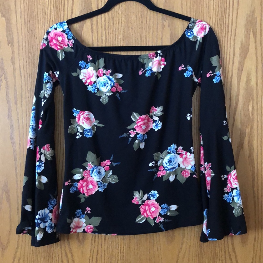 Bell Sleeved  $1.00 with bundle of 3items